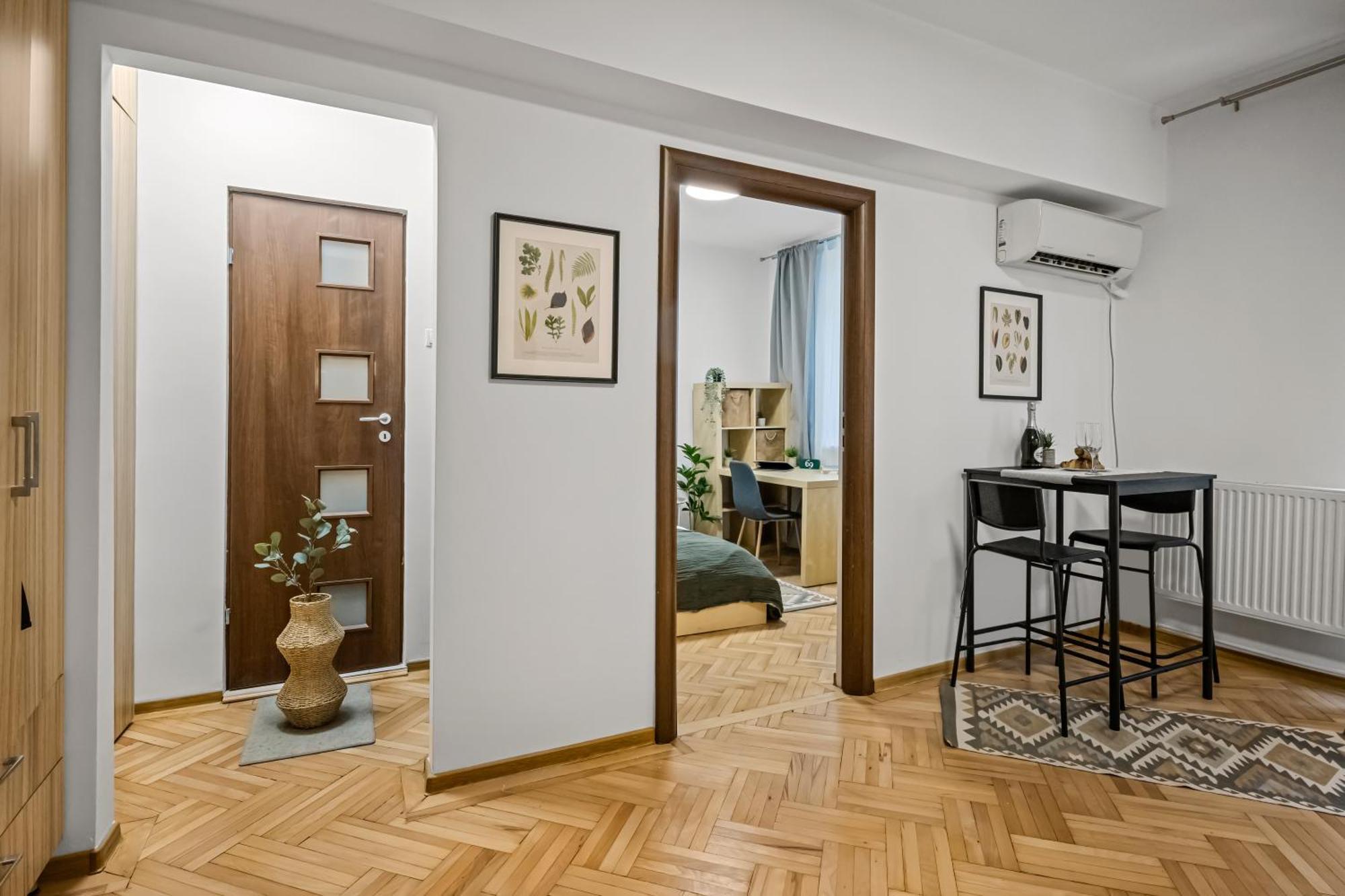 Earthy Escape - Central Apt With Balcony Bukarest Kültér fotó